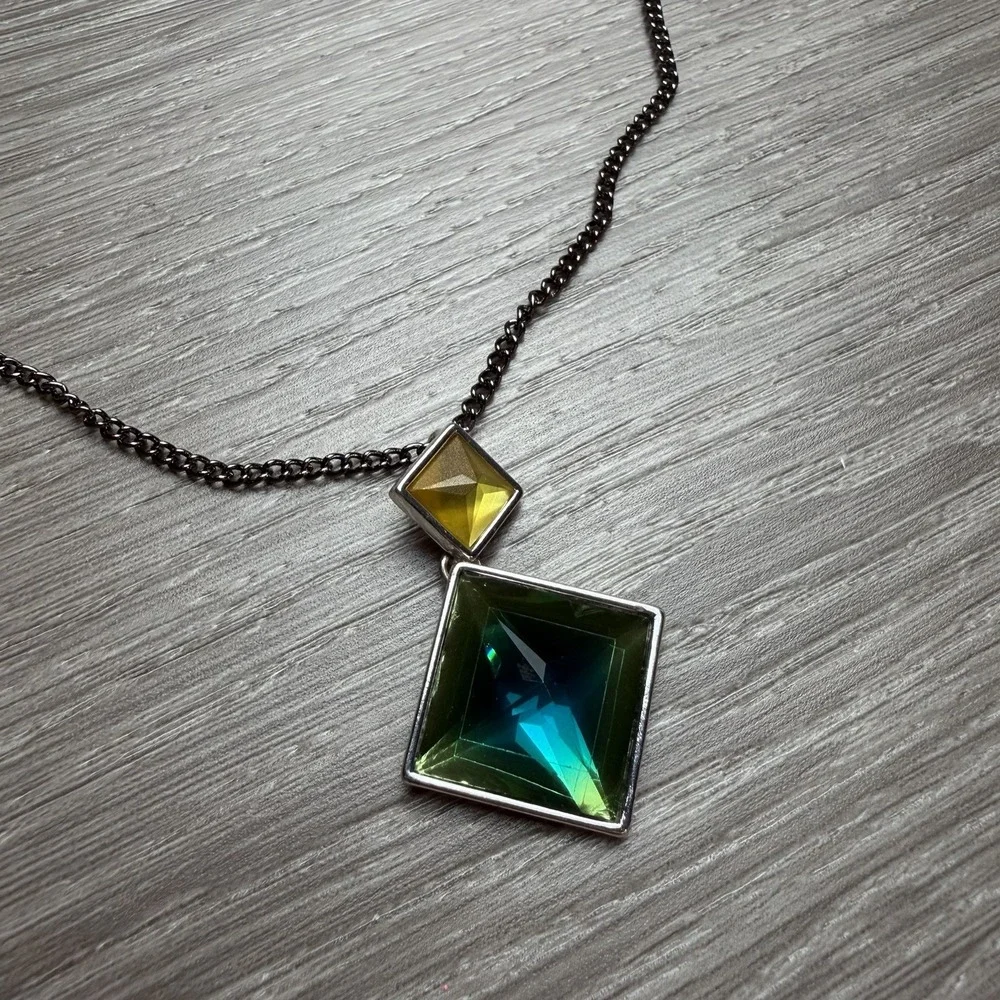 Nine West Geometric Pendant Necklace Iridescent Green Blue Yellow New